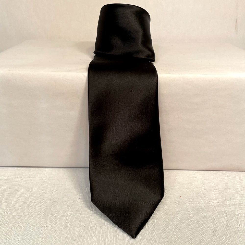 GEOFFREY BEENE BLACK 58” TIE 100% POLYESTER EUC